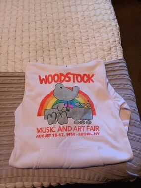 Woodstock Rainbow Graphic White Women's Sweatshirt